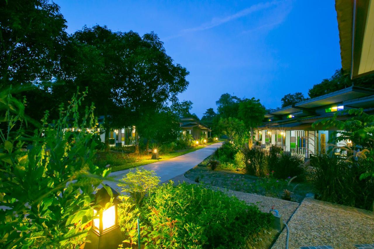 Loft Vintage Chalet resort Ko Lanta Eksteriør billede